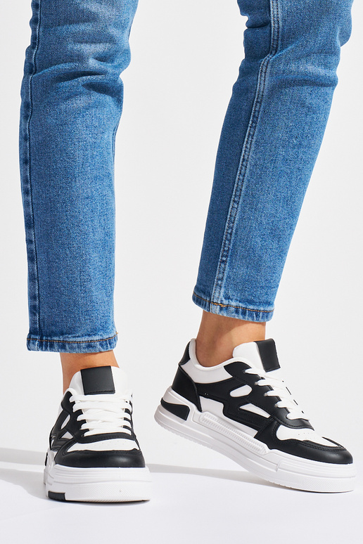 Wit-zwart Sneakers model schoenen met... Wit-zwart Sneakers model schoenen met...