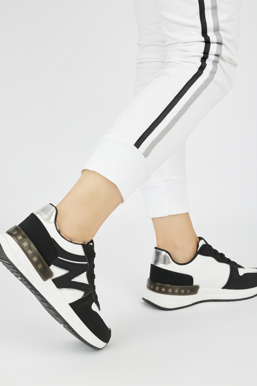 zwarte comfortabele sneakers model... zwarte comfortabele sneakers model...