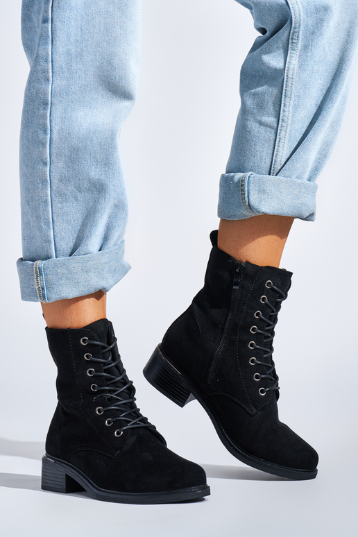 zwarte damesschoenen met veters op... zwarte damesschoenen met veters op...