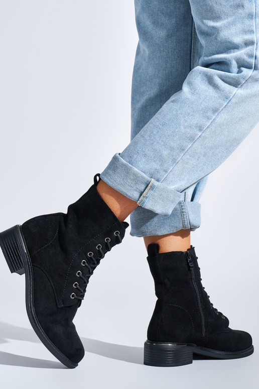 zwarte damesschoenen met veters op... zwarte damesschoenen met veters op...