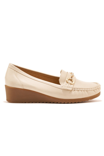 beige damesmocassins op...