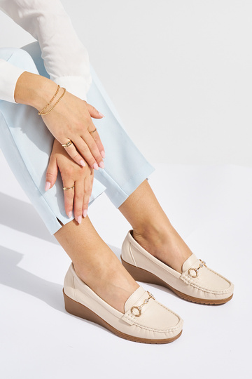 beige damesmocassins op... 2