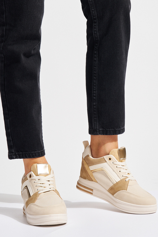 Damesschoenen in het beige model...