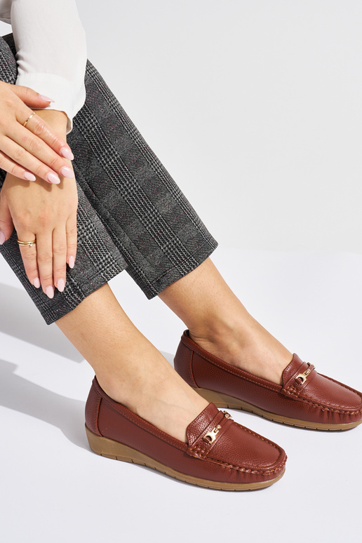 bruine damesmocassins ze zdobieniem