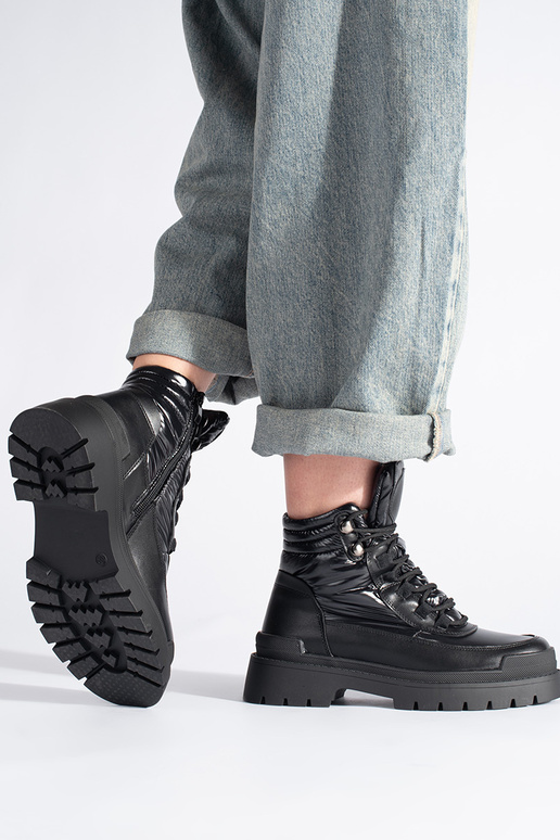 zwarte schoenen met dikke zool van... zwarte schoenen met dikke zool van...