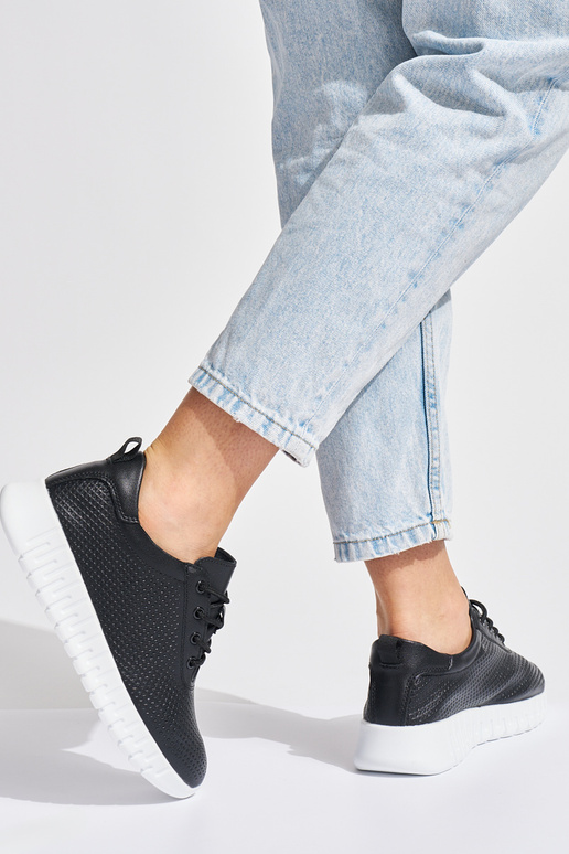 met opengewerkte elementen zwarte... met opengewerkte elementen zwarte...