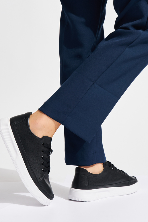 Opengewerkte leren schoenen in de... Opengewerkte leren schoenen in de...