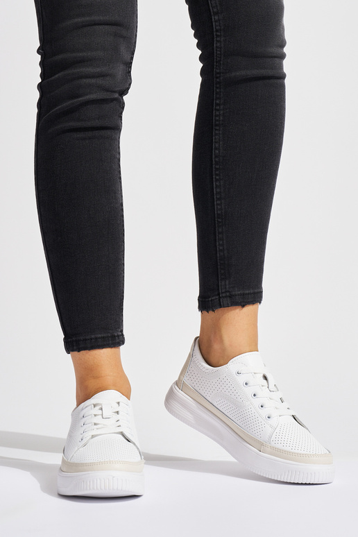 Opengewerkte leren schoenen in de... Opengewerkte leren schoenen in de...