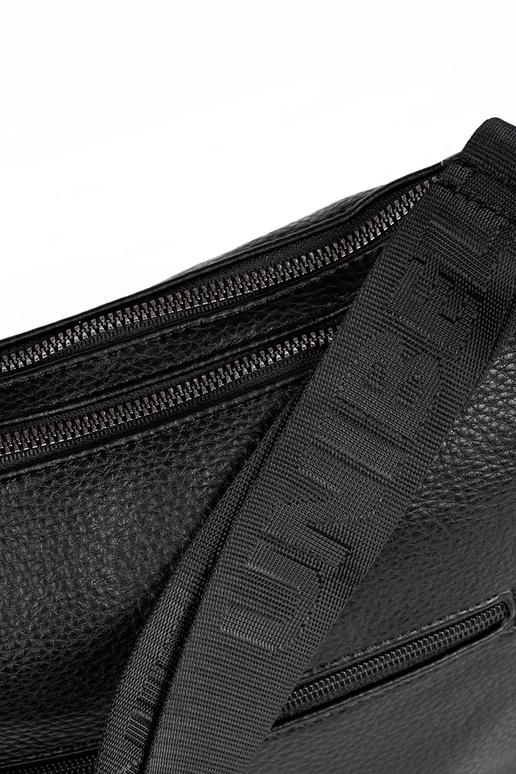 zwarte damestastype rugzak met kwastjes