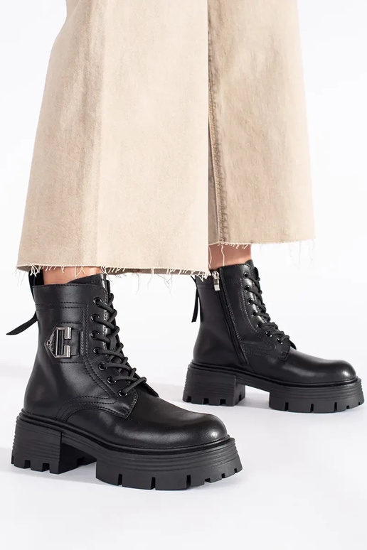 Leer zInart laarzen op een dikke zool Leer zInart laarzen op een dikke zool