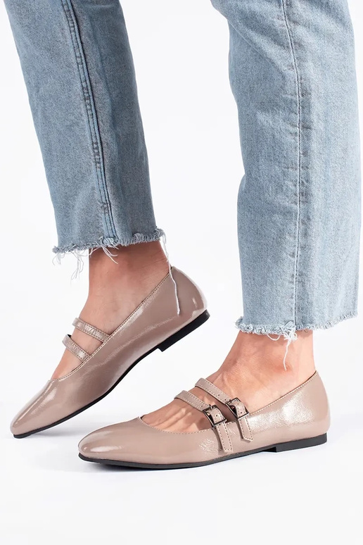 beige gelakt ballerinas met sluiting beige gelakt ballerinas met sluiting