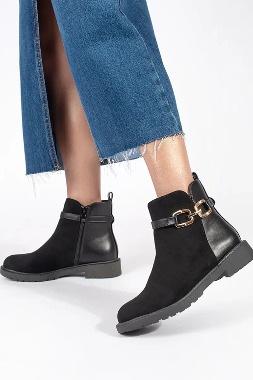 Zwarte damesschoenen met decoratieve... Zwarte damesschoenen met decoratieve...