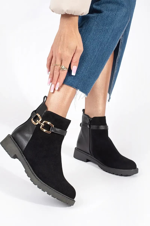 Zwarte damesschoenen met decoratieve... Zwarte damesschoenen met decoratieve...