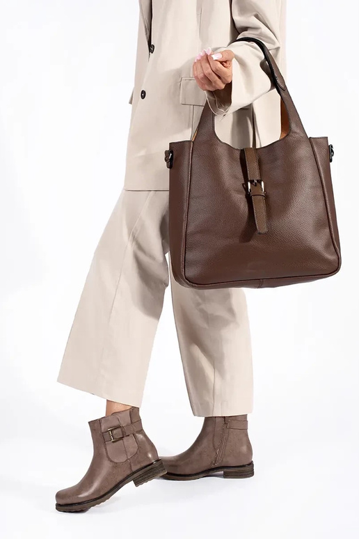 bruine damesschoenen op een lage hak bruine damesschoenen op een lage hak