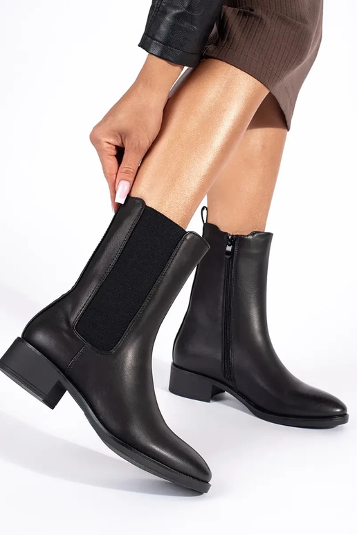 zwarte damesschoenen op een lage paal zwarte damesschoenen op een lage paal