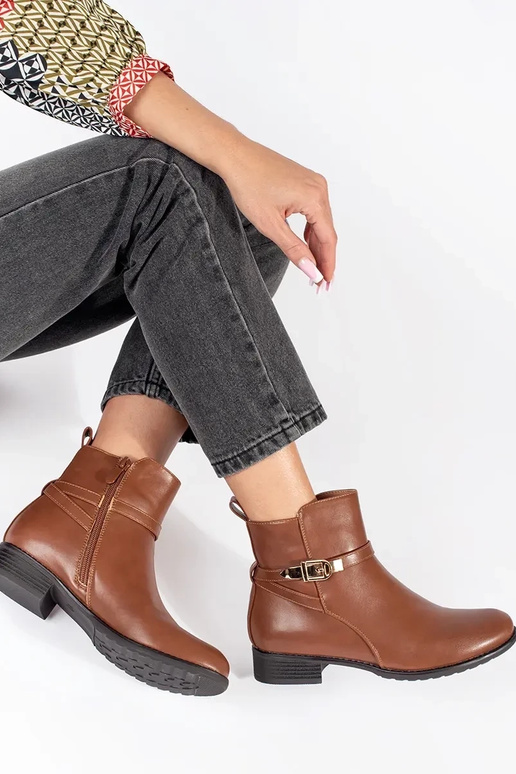 Bruine damesschoenen met lage hakken... Bruine damesschoenen met lage hakken...