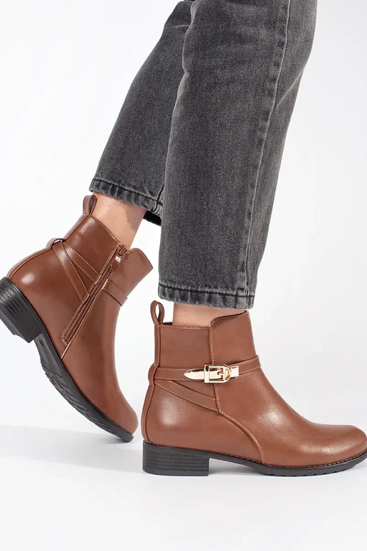 Bruine damesschoenen met lage hakken... Bruine damesschoenen met lage hakken...