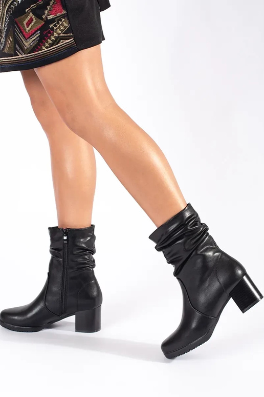 Zwart leren damesschoenen met franjes... Zwart leren damesschoenen met franjes...