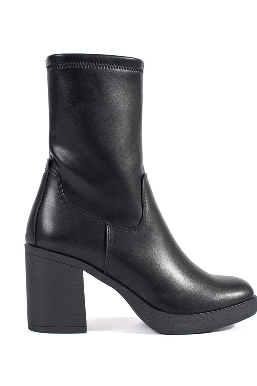 zwarte damesschoenen op de hak van... zwarte damesschoenen op de hak van...