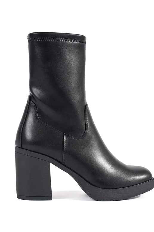 zwarte damesschoenen op de hak van... zwarte damesschoenen op de hak van...