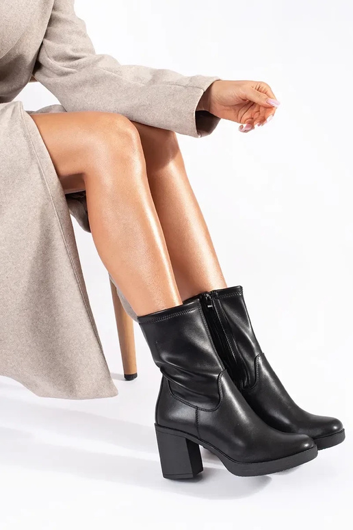 zwarte damesschoenen op de hak van... zwarte damesschoenen op de hak van...