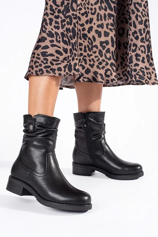 zwart leren geïsoleerde damesschoenen... zwart leren geïsoleerde damesschoenen...