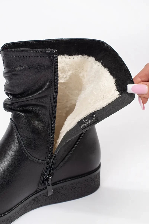 Zwarte leren damesschoenen met... Zwarte leren damesschoenen met...