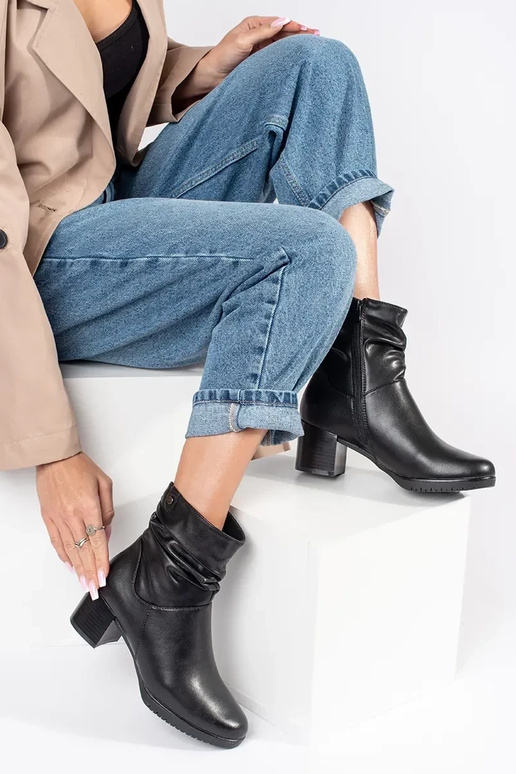 zwarte leren dameslaarzen met hak en... zwarte leren dameslaarzen met hak en...