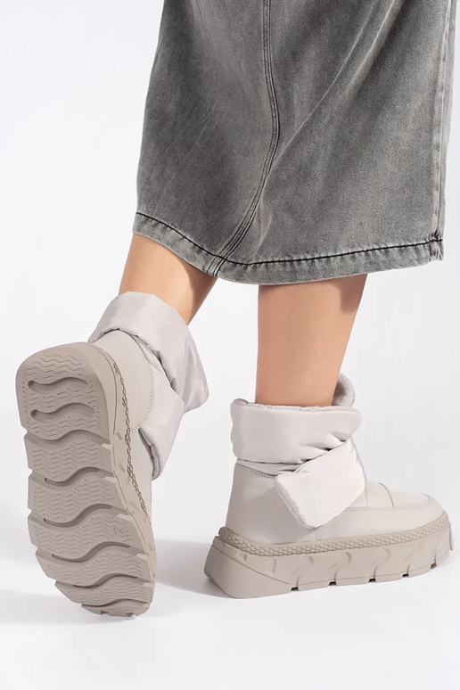 grijs geïsoleerd SnoInboots voor... grijs geïsoleerd SnoInboots voor...