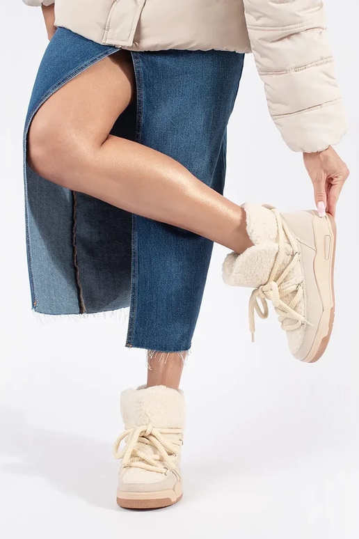 Beige dames sneeuwlaarzen op dikke zool Beige dames sneeuwlaarzen op dikke zool