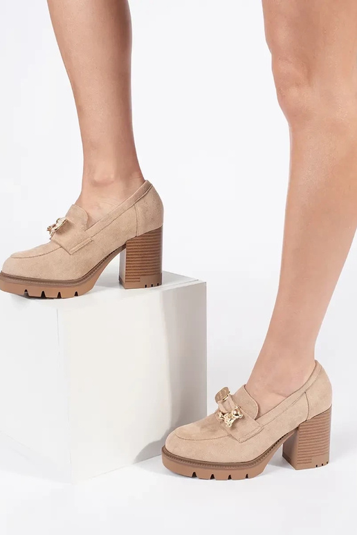 Vrouwen suède zandkleurige sneakers Vrouwen suède zandkleurige sneakers