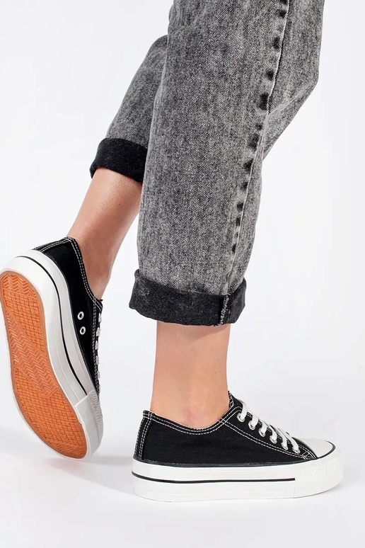 Zwarte klassieke dames veterschoenen... Zwarte klassieke dames veterschoenen...