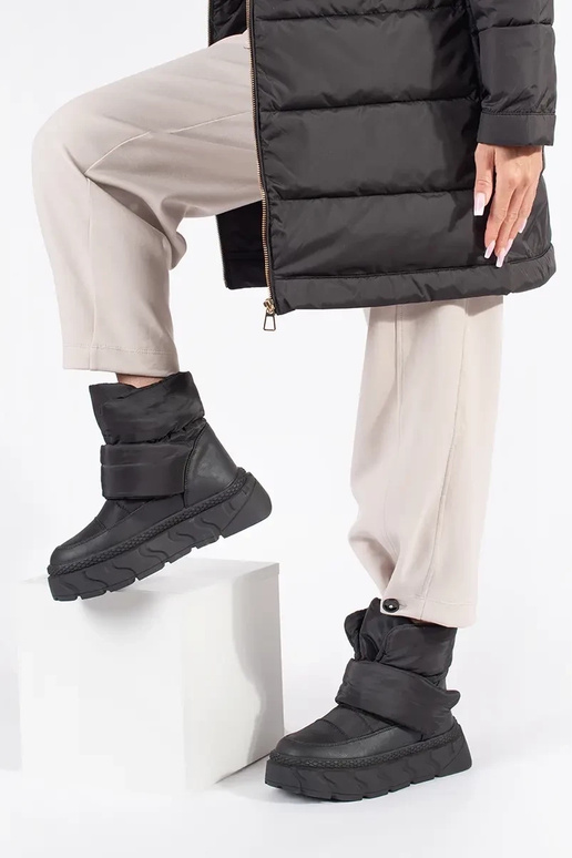 Damessneeuwlaarzen zwart op dikke zool Damessneeuwlaarzen zwart op dikke zool