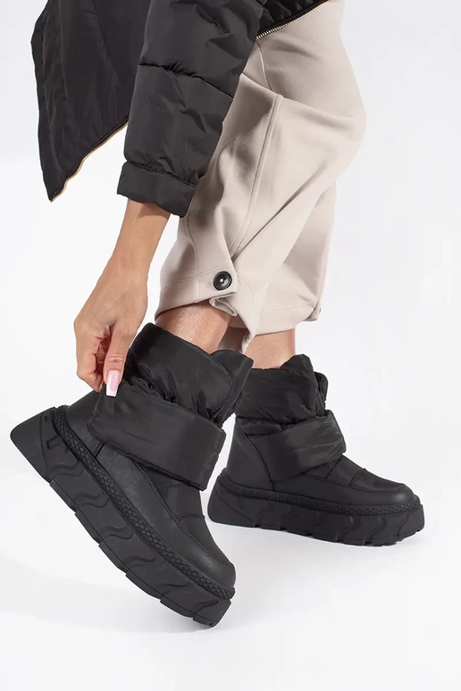 Damessneeuwlaarzen zwart op dikke zool Damessneeuwlaarzen zwart op dikke zool