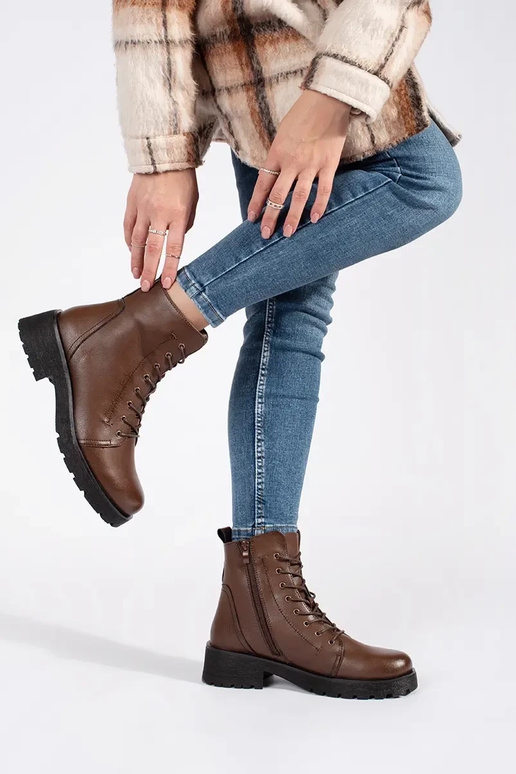 Leer donkerbruine kleur laarzen op...