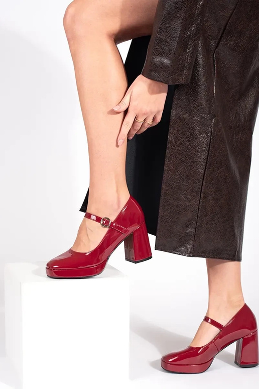 Dames Sneakers met hak en gesp, rood lak