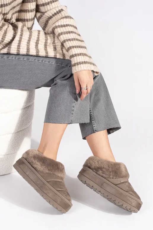 beige laag aantrekken SnoInboots voor...