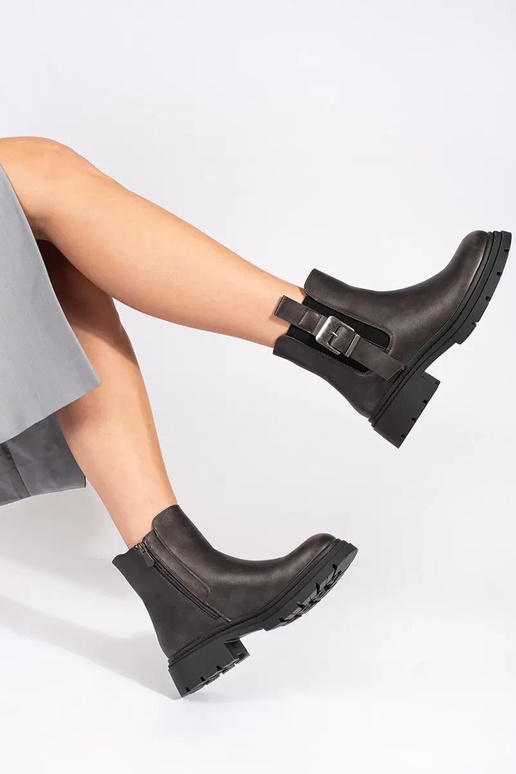 Donkerbruine schoenen met gespen Donkerbruine schoenen met gespen