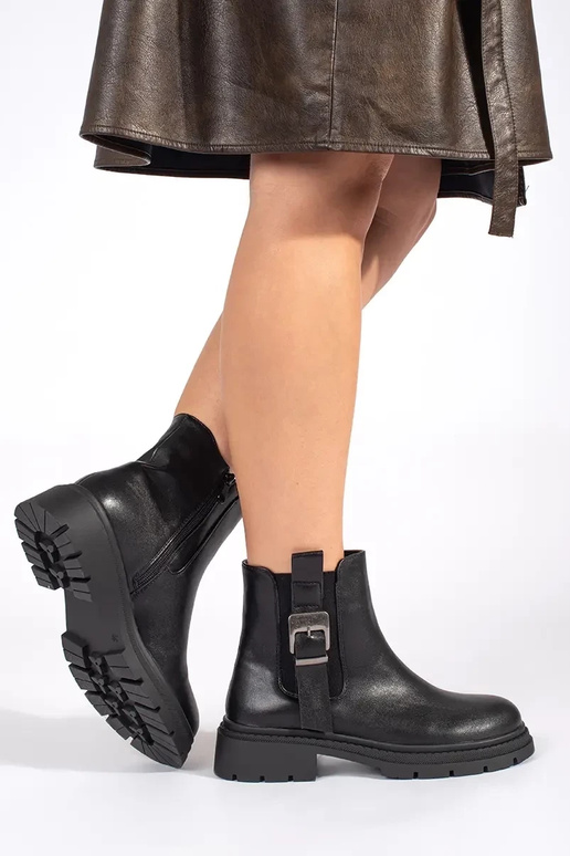 Zwarte schoenen met gespen