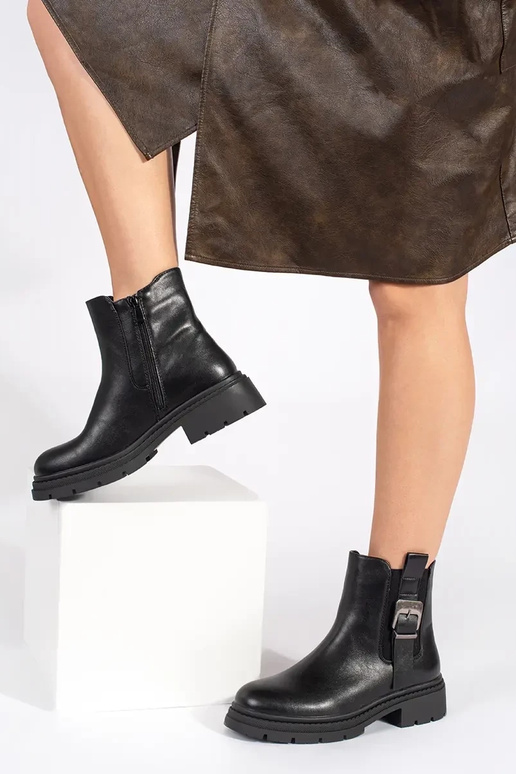 Zwarte schoenen met gespen