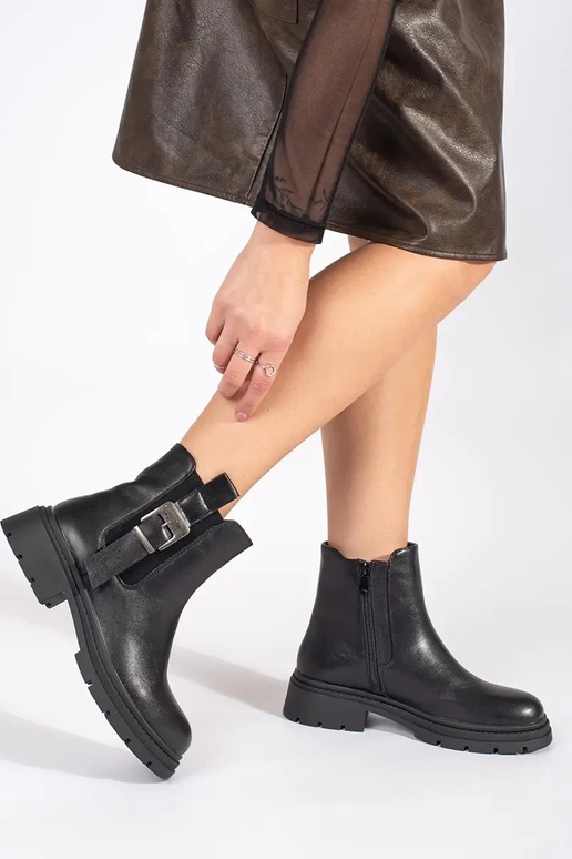 Zwarte schoenen met gespen