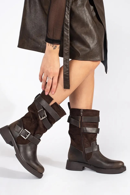 Bruine damesschoenen met lage hakken... Bruine damesschoenen met lage hakken...