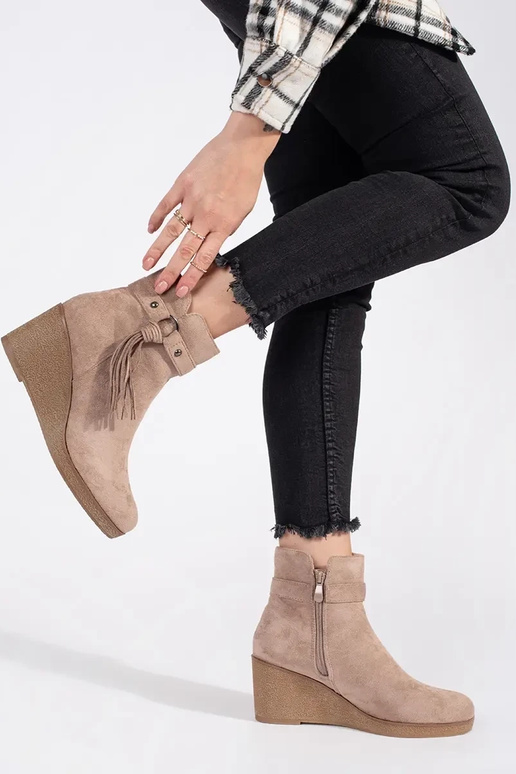 van suède beige dames laarzen op een...