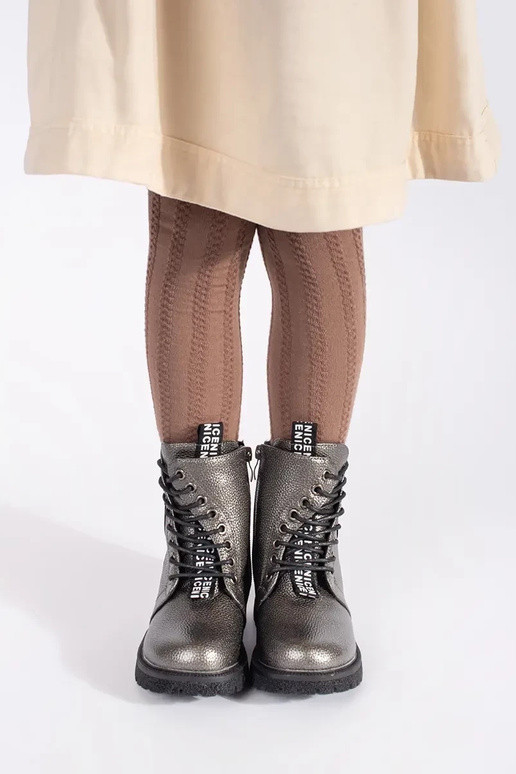 Kinderen geïsoleerd geregen laarzen... Kinderen geïsoleerd geregen laarzen...