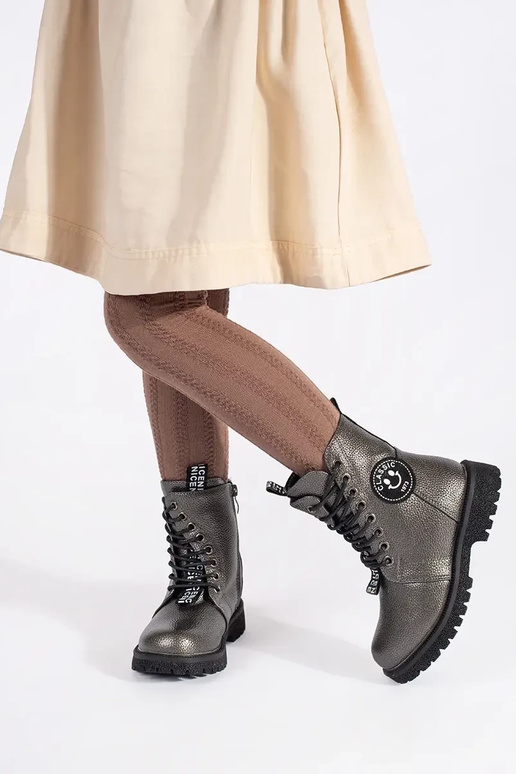 Kinderen geïsoleerd geregen laarzen...