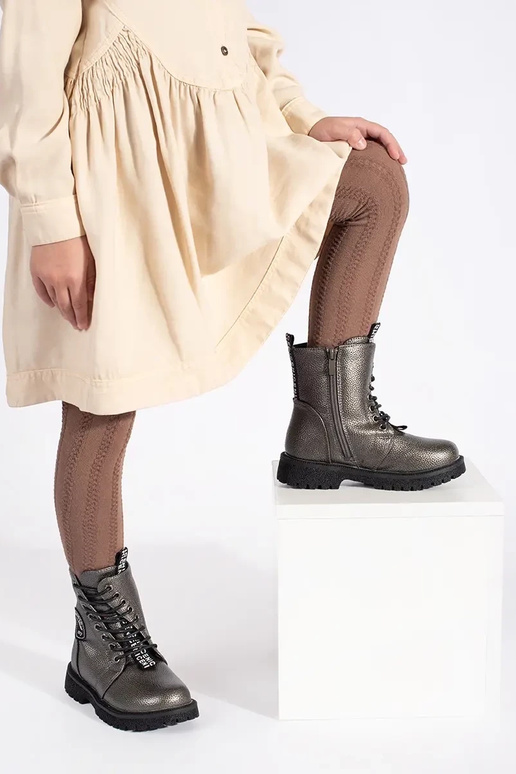 Kinderen geïsoleerd geregen laarzen...