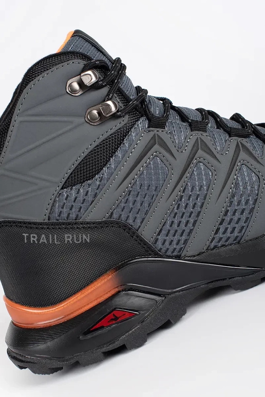 grijs geïsoleerd trekking schoenen...