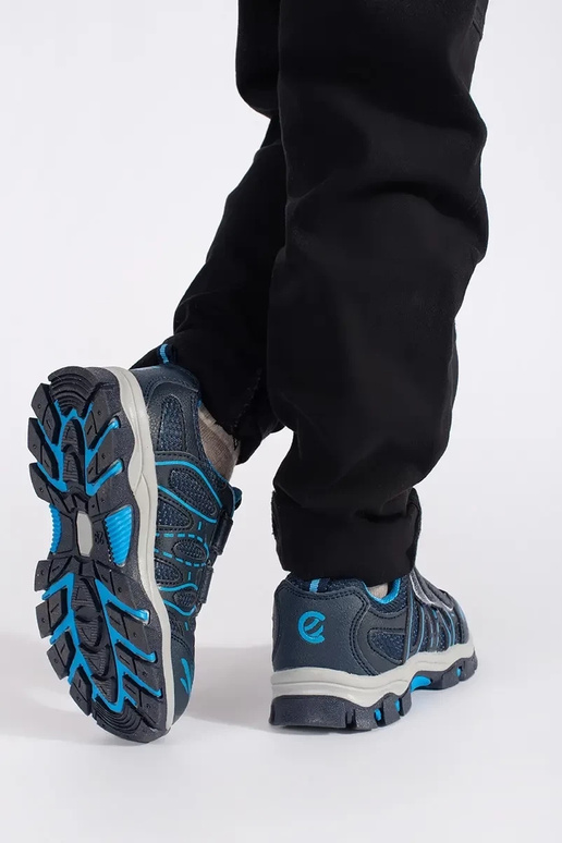 donkerblauIn jongensachtig...