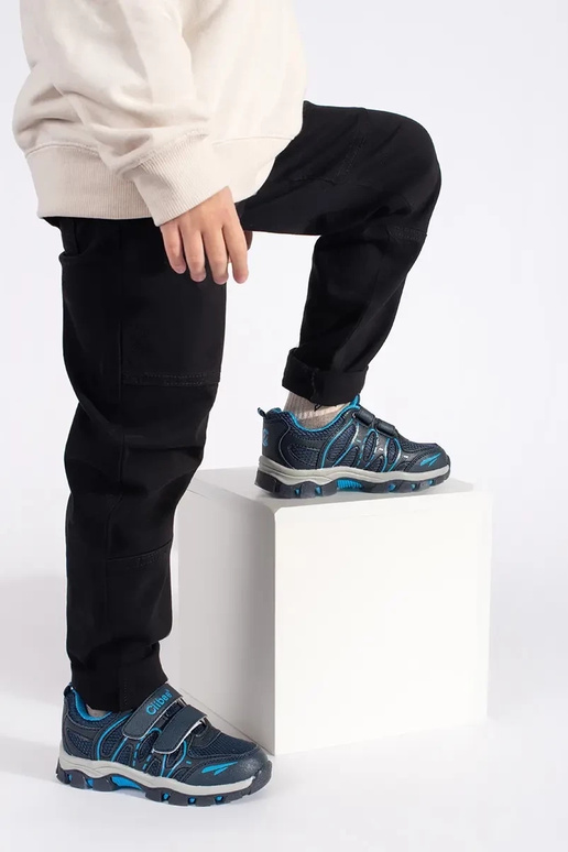 donkerblauIn jongensachtig...