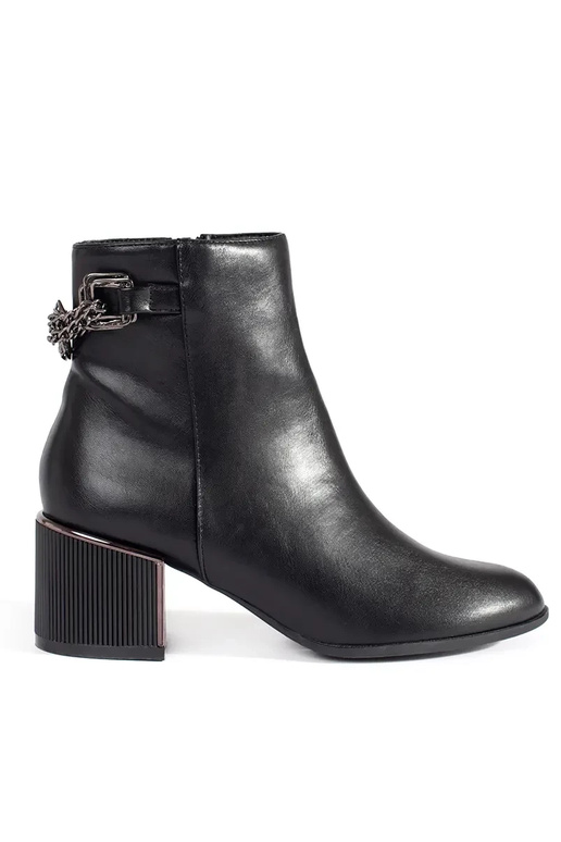 Zwarte dameschoenen op elegante hakken